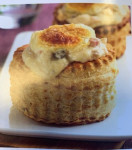 352 Bouchée à la reine